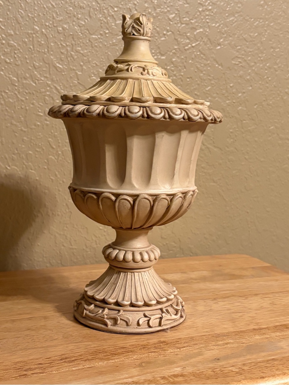 Home Interiors Cream Decorative Tabletop Holder with Carved Finial Lid. 11” tall